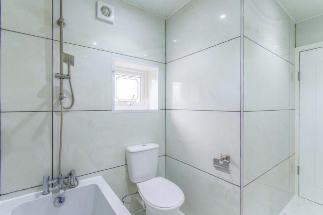 3 bed House for sale Image 11