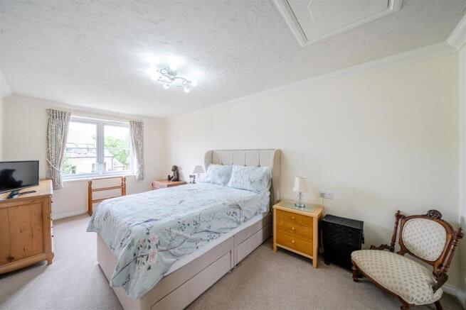 1 bed Retirement Property for sale Image 6