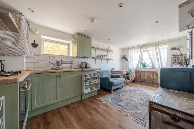 Kitchen/Reception Ro