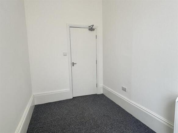 2 bed Flat to rent Image 7