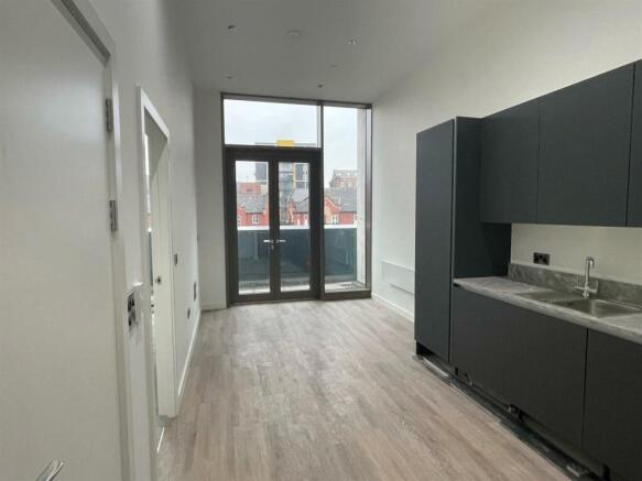 Kitchen b.jpg