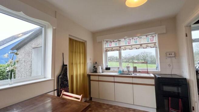 Kitchen 2.jpg