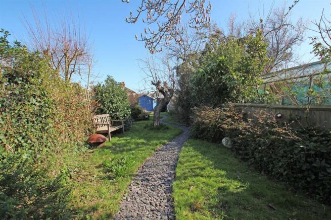 8NR - Garden 5.jpg