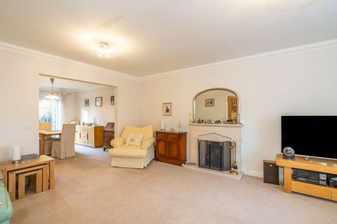 Willowmead Close, Chichester photo 3
