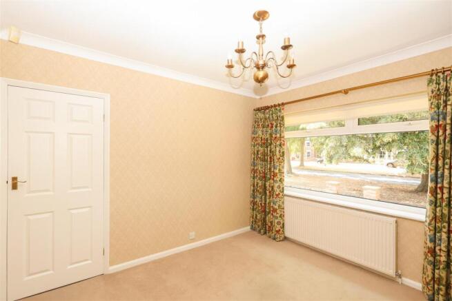 2 bed Semi-Detached Bungalow for sale Image 6