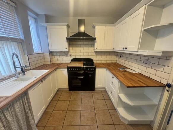 Kitchen (1).JPG