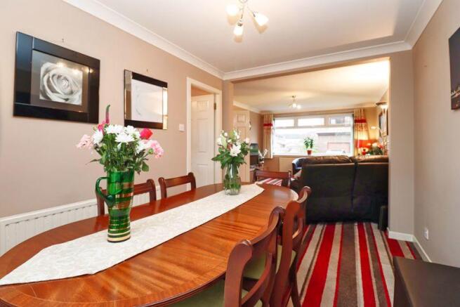 Lounge/Dining ...