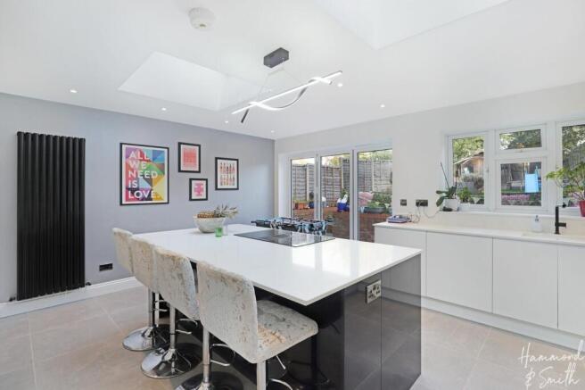 Kitchen/ Dining Room
