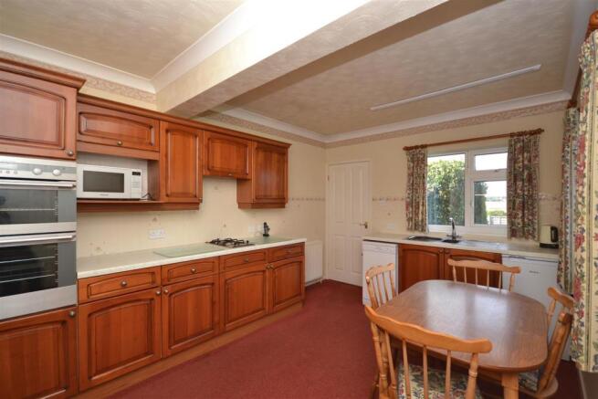 18elmwoodavenueKITCHEN.JPG