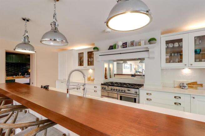 Kitchen (9).jpg