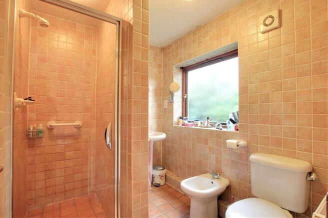 Ensuite to Bed 1