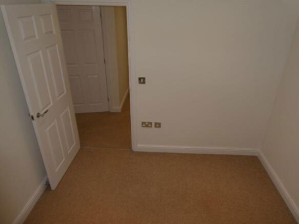 2 bed Apartment to rent Image 11