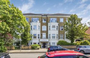 Flat 7, 23 24 Grosvenor Court, Avenue Elmers, Surbiton KT6 4SG