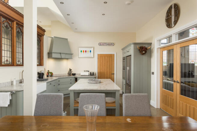 4 bed Detached for sale Image 8