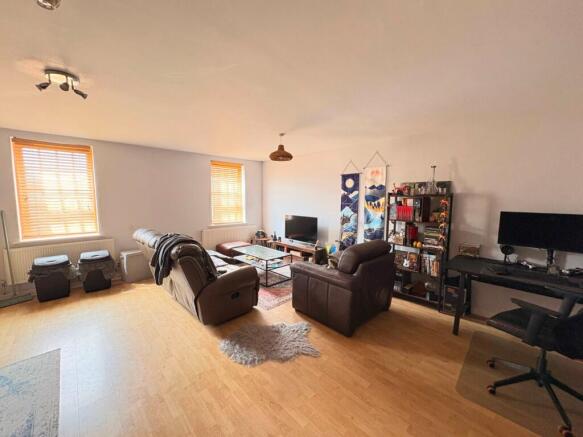 2 bed Flat for sale Image 5
