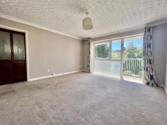 15 Brook Court Lounge b.jpg