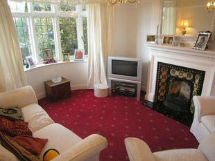 LOUNGE:
