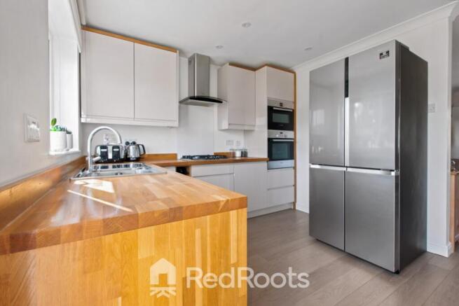 4 bed Detached for sale Image 6