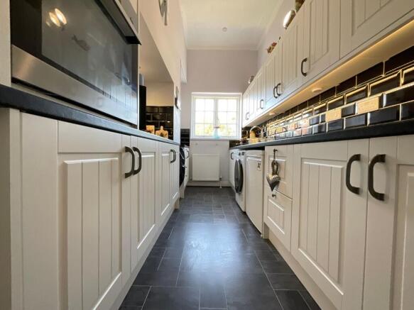 3 bed Apartment for sale Image 4