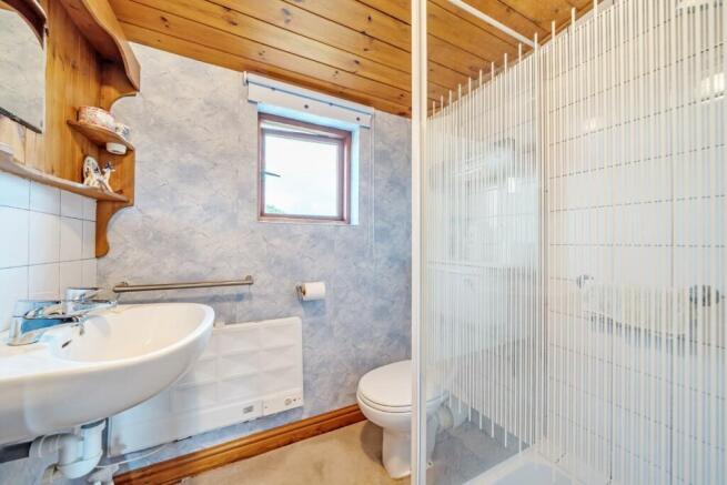 UPSTAIRS SHOWER ROOM.jpg