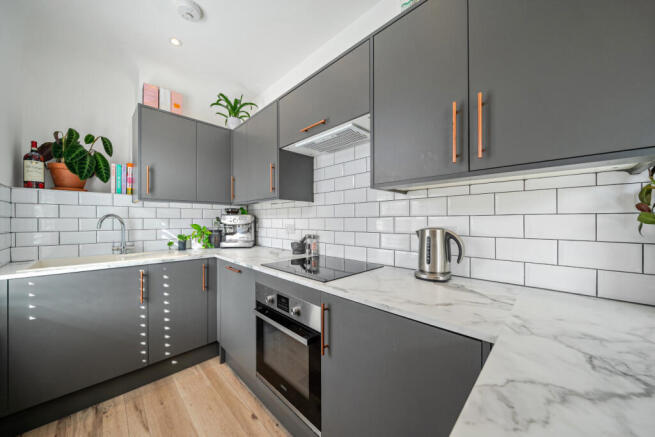 1418888-7-69a836d...