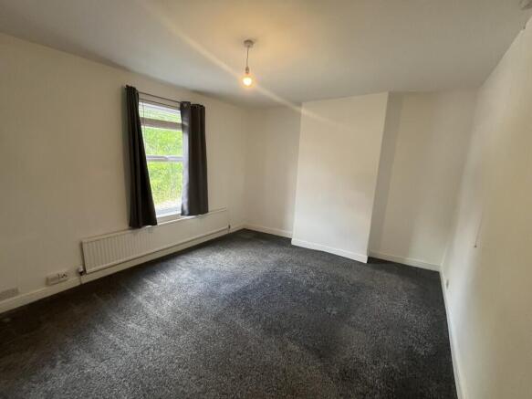 2 bed Terraced to rent Image 12