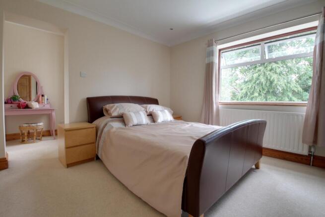 4 bed Semi-Detached for sale Image 12