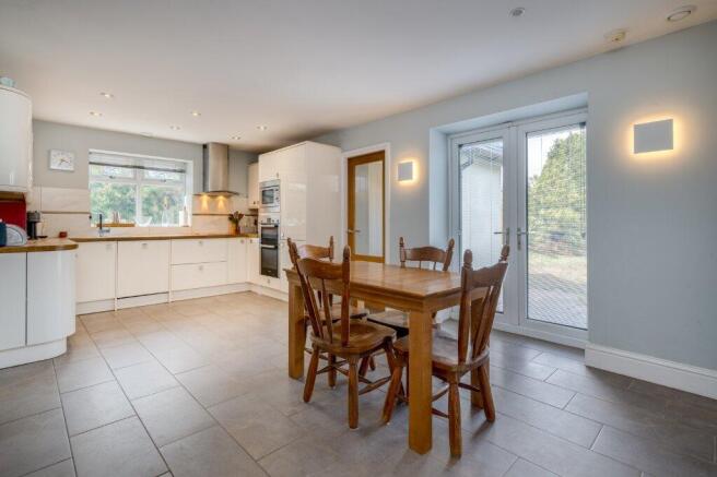 3 bed Bungalow for sale Image 5