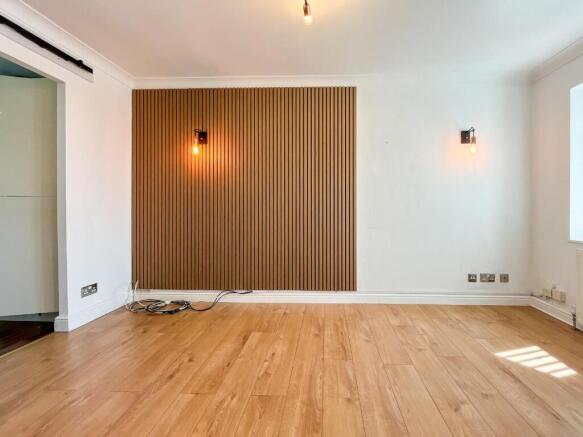 2 bed House to rent Image 4