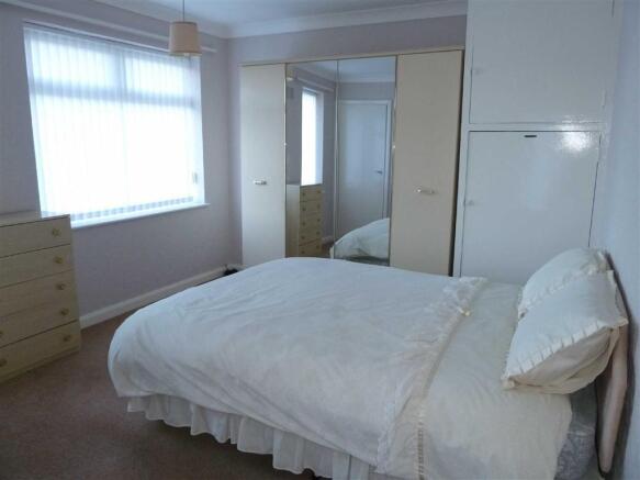 BEDROOM 2