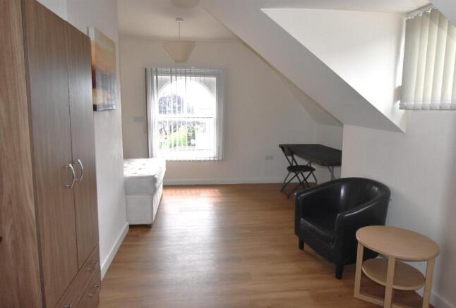 2 bed Flat to rent Image 4