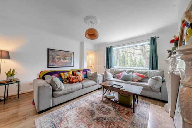 3 bed Semi-Detached for sale Image 4