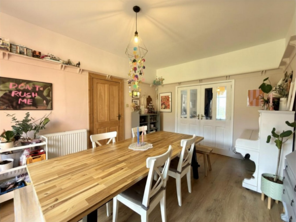 4 bed Semi-Detached for sale Image 12
