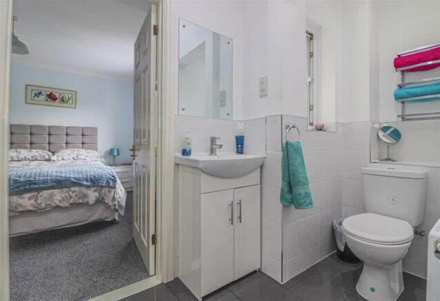 JACK AND JILL EN SUITE