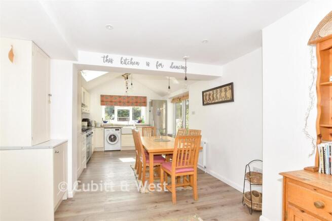 Kitchen/ Dining Room