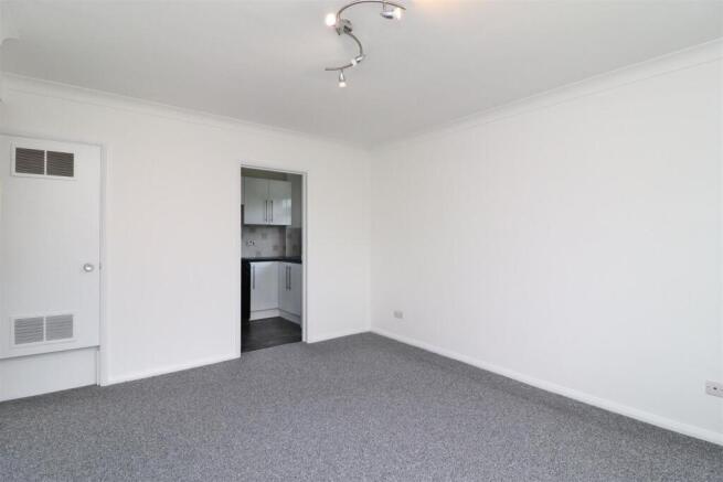 Avenue Road, St. Albans photo 4