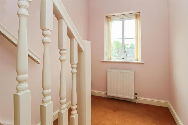 3 bed Town House for sale Image 5