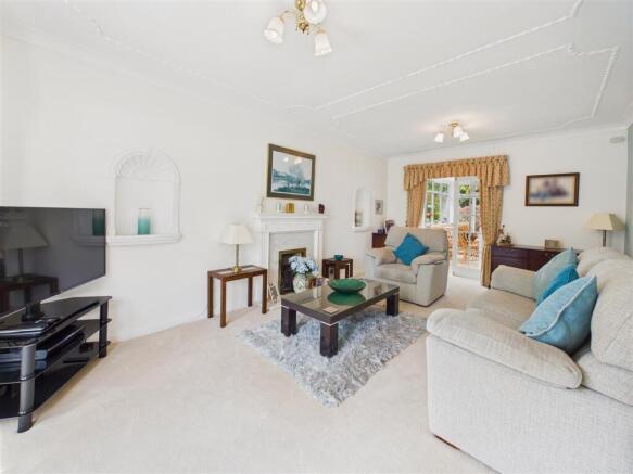 5 bed Detached for sale Image 7
