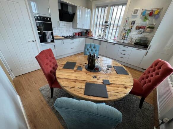 KITCHEN DINER