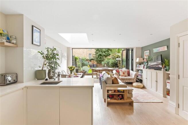 3-bed flat on Trinity Road, London, SW17, £975,000