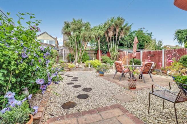 Burne Avenue, Wickford photo 2