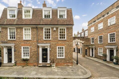 The Butts, Brentford