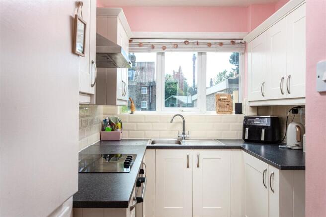 3 bed Semi-Detached for sale Image 8