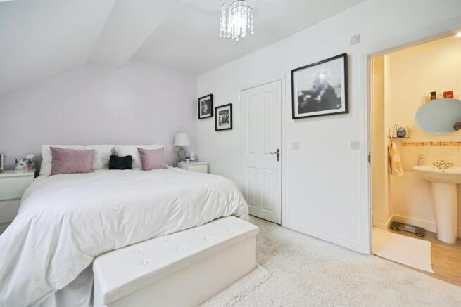3 bed Terraced for sale Image 12