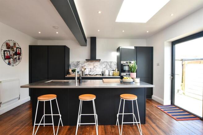 Kitchen/ Dining Area