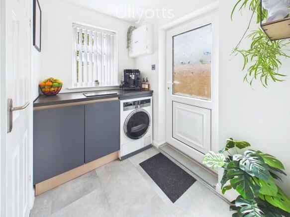 4 bed Detached for sale Image 11