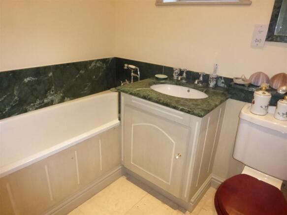 EN-SUITE TO BEDROOM 4