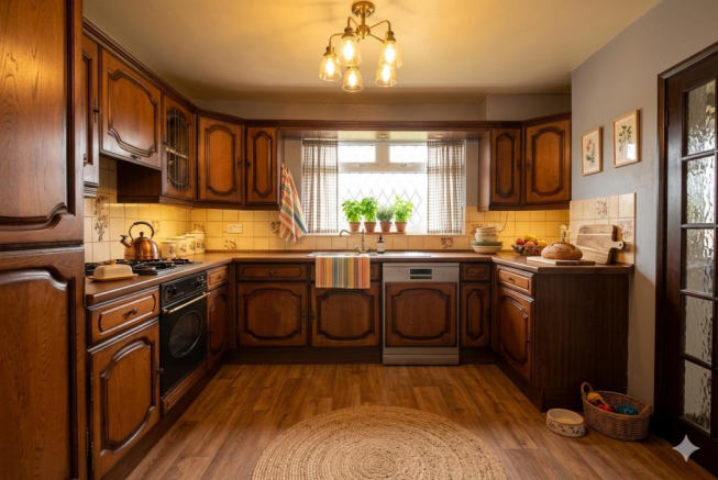 KITCHEN STAGED.png