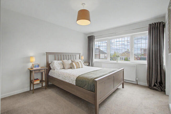 5 bed Detached for sale Image 8