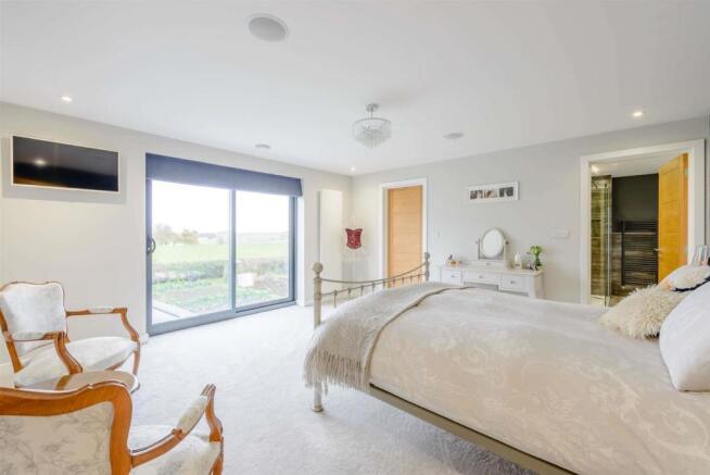 Main Bedroom Suite